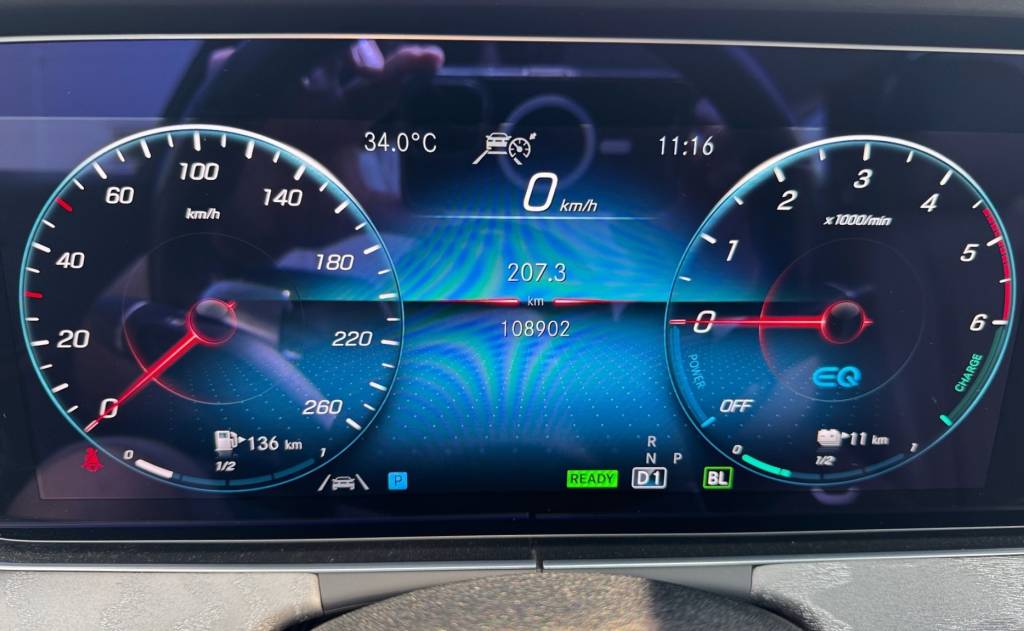 Mercedes-Benz E trieda Kombi 300De 4MATIC Plug-IN Hybrid MULTIBEAM MATRIX HEAD-UP BURMESTER 360°KAM.