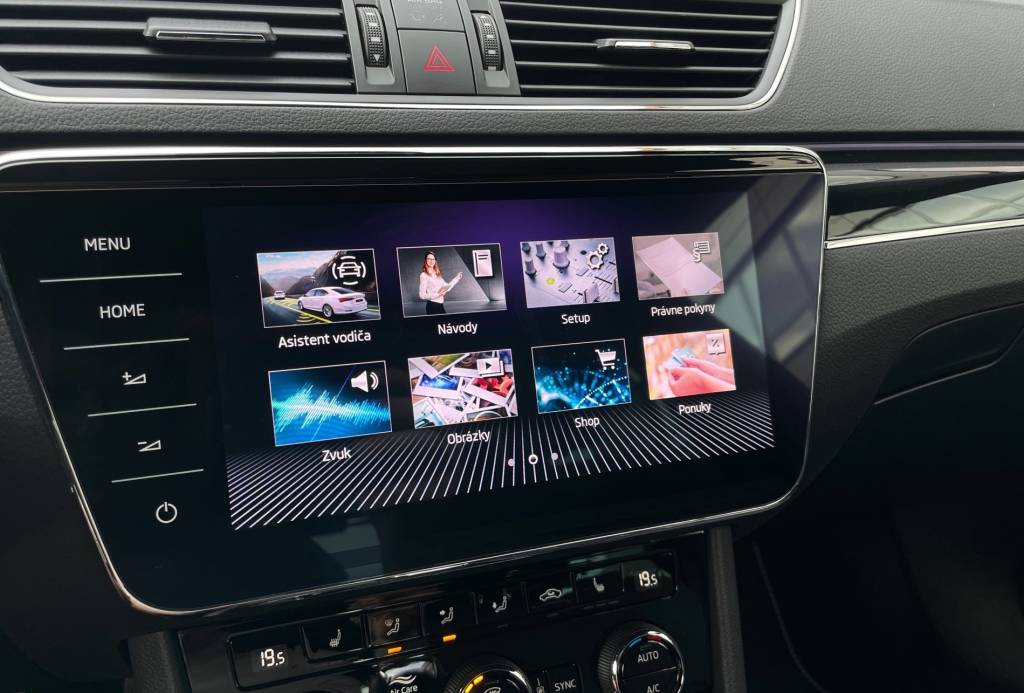 Škoda Superb 2.0 TDI LAURIN & KLEMENT CRYSTAL MATRIX PANORAMA 360°KAMERA VIRTUAL CANTON DSG