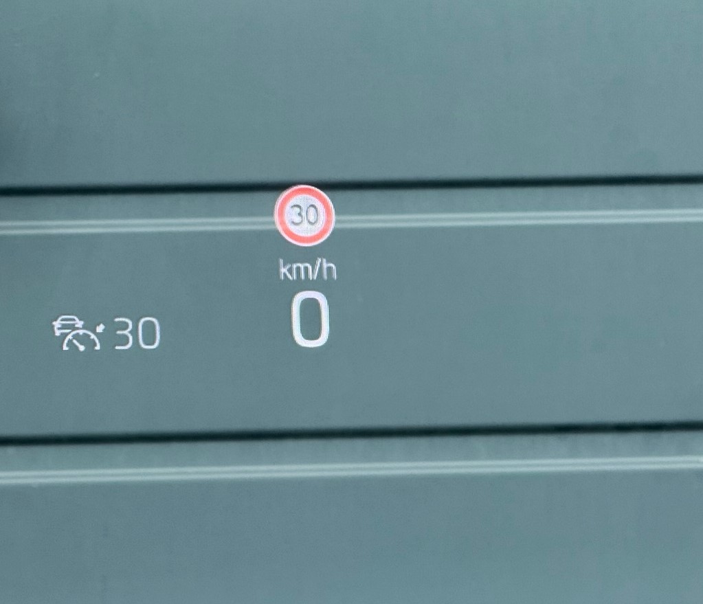Škoda Octavia Combi 4 V/RS 2.0 TSI HEAD-UP MATRIX LED CANTON KAMERA RADAR R19 DSG
