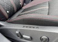 Škoda Octavia Combi 4 V/RS 2.0 TSI HEAD-UP MATRIX LED CANTON KAMERA RADAR R19 DSG