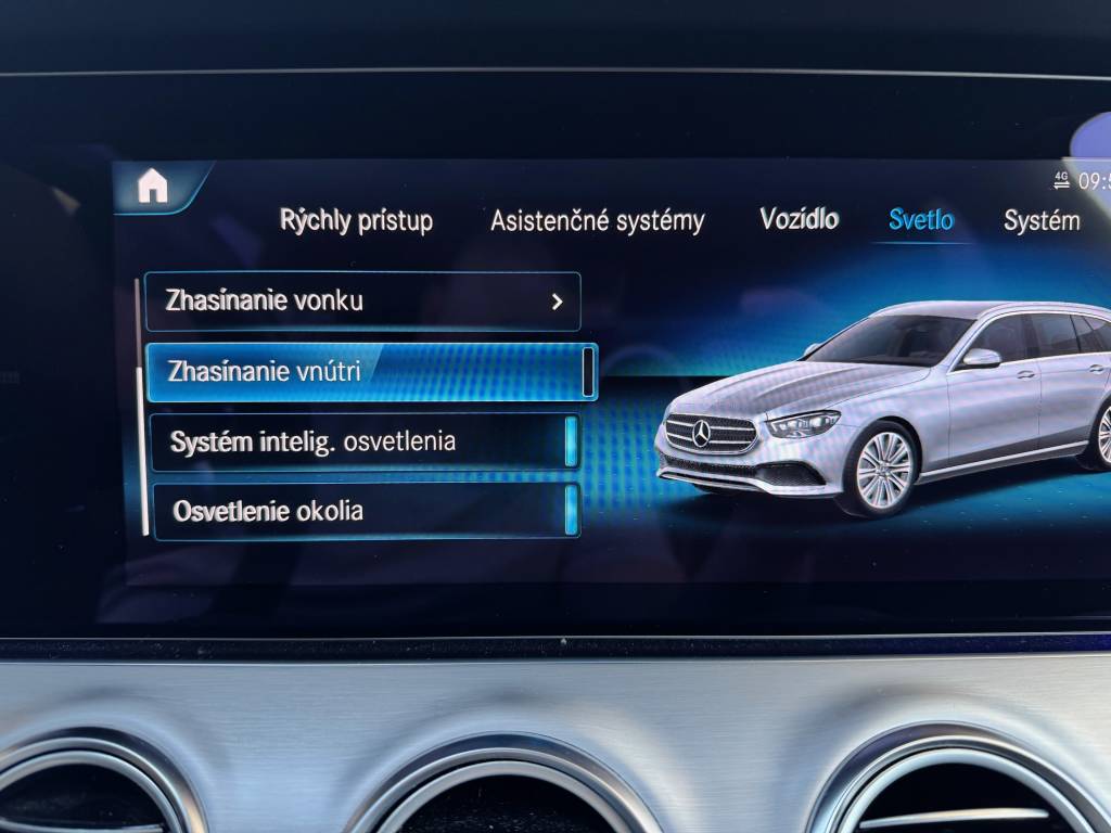 Mercedes-Benz E trieda Kombi E220d AMG-LINE DESIGNO VZDUCH HEAD-UP MULTIBEAM MATRIX KAMERA R19