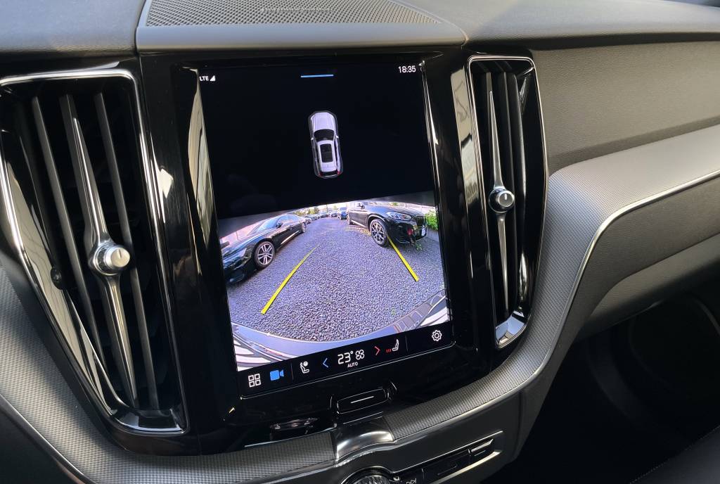 Volvo XC60 2.0 B4D mHEV AWD PLUS DARK PANORAMA HARMAN/KARDON MATRIX LED KAMERA VIRTUAL