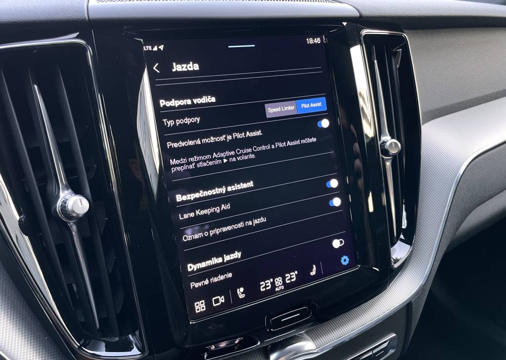 Volvo XC60 2.0 B4D mHEV AWD PLUS DARK PANORAMA HARMAN/KARDON MATRIX LED KAMERA VIRTUAL