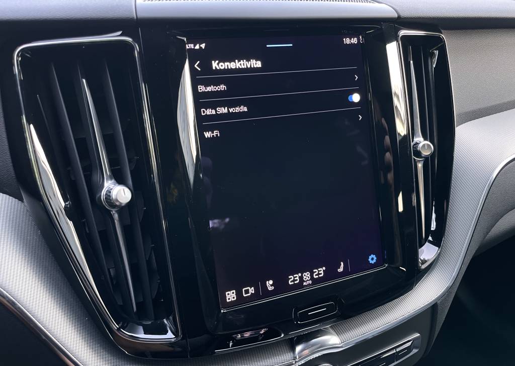 Volvo XC60 2.0 B4D mHEV AWD PLUS DARK PANORAMA HARMAN/KARDON MATRIX LED KAMERA VIRTUAL