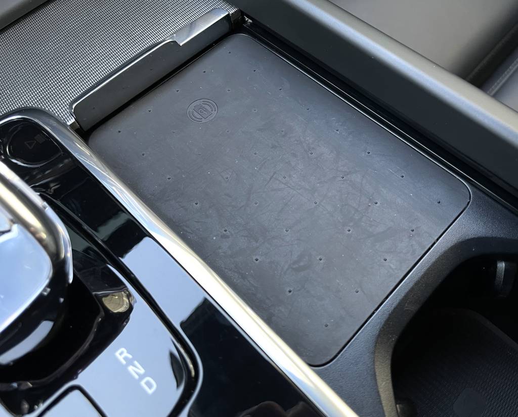 Volvo XC60 2.0 B4D mHEV AWD PLUS DARK PANORAMA HARMAN/KARDON MATRIX LED KAMERA VIRTUAL