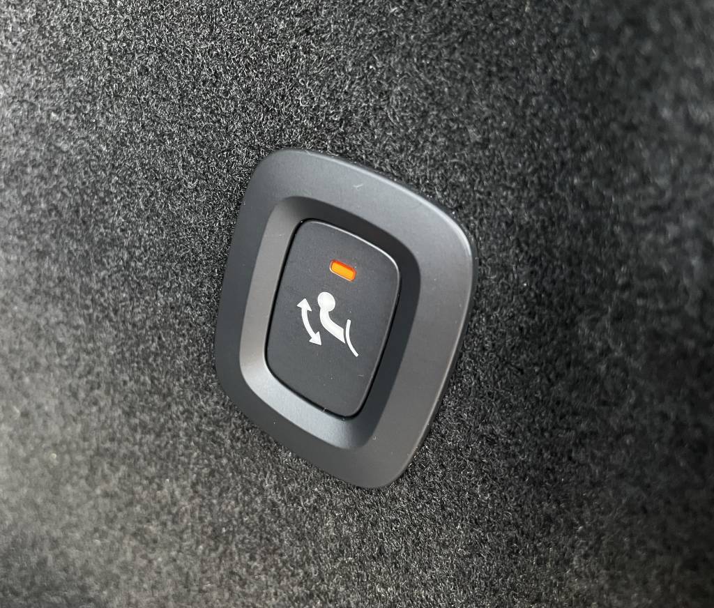 Volvo XC60 2.0 B4D mHEV AWD PLUS DARK PANORAMA HARMAN/KARDON MATRIX LED KAMERA VIRTUAL