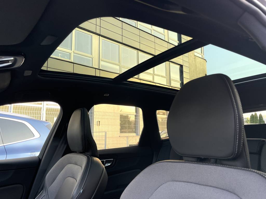 Volvo XC60 2.0 B4D mHEV AWD PLUS DARK PANORAMA HARMAN/KARDON MATRIX LED KAMERA VIRTUAL