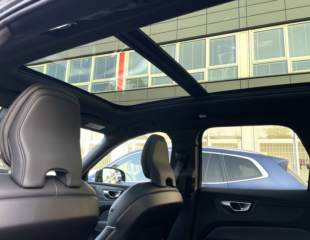 Volvo XC60 2.0 B4D mHEV AWD PLUS DARK PANORAMA HARMAN/KARDON MATRIX LED KAMERA VIRTUAL