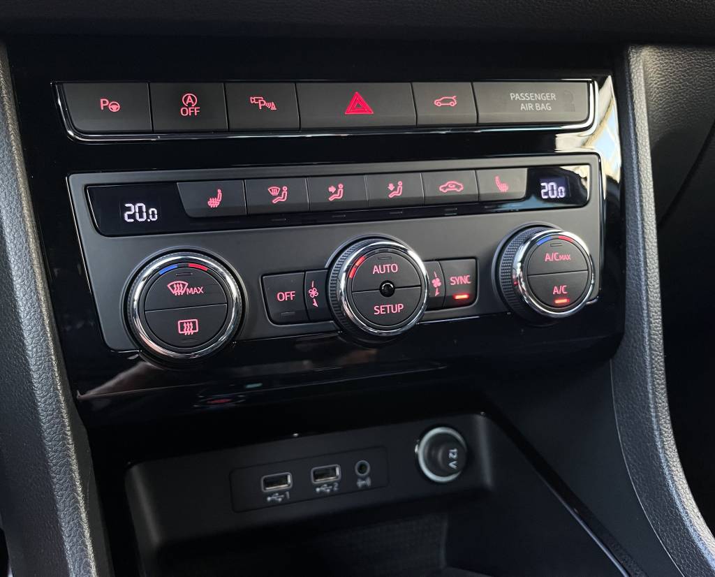 Cupra Ateca 300 2.0 TSI 4Drive PANORAMA 360°KAMERA BREMBO VAMPIRE MATRIX LED VIRTUAL DSG