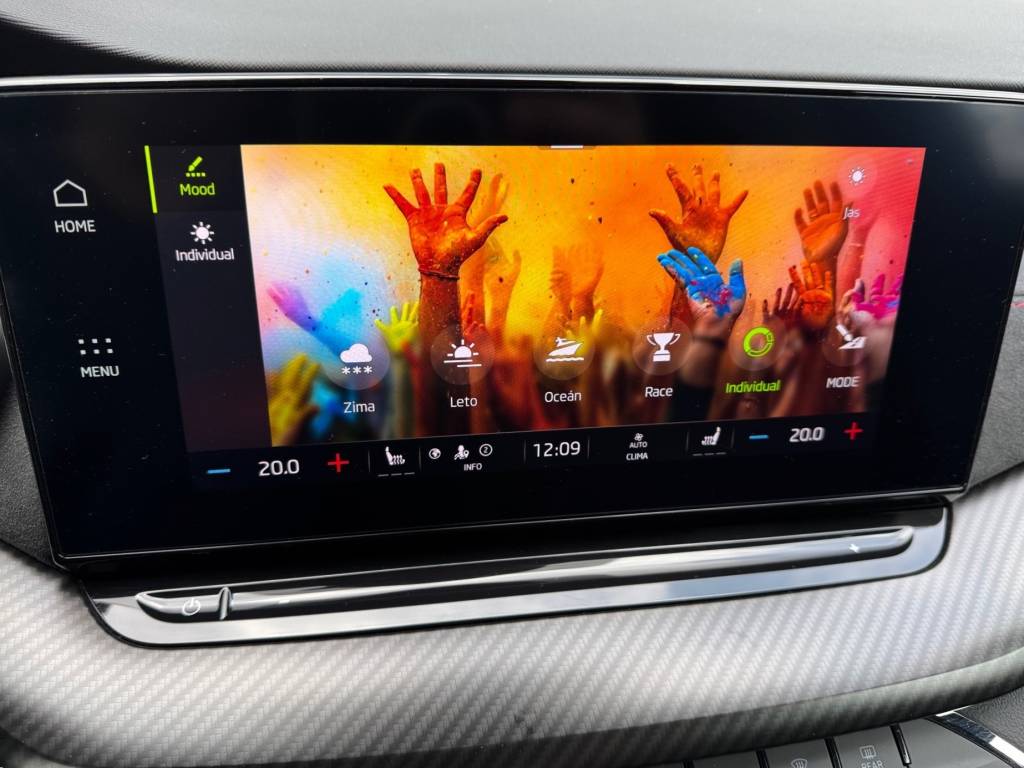 Škoda Octavia Combi 4 V/RS 2.0 TSI HEAD-UP MATRIX LED CANTON KAMERA RADAR R19 DSG
