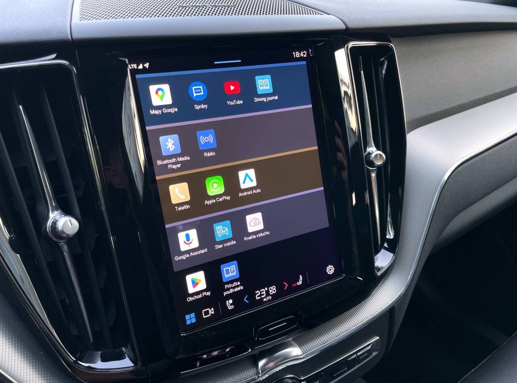 Volvo XC60 2.0 B4D mHEV AWD PLUS DARK PANORAMA HARMAN/KARDON MATRIX LED KAMERA VIRTUAL