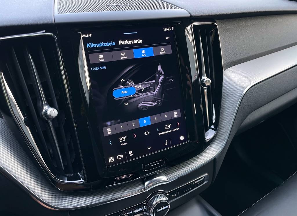 Volvo XC60 2.0 B4D mHEV AWD PLUS DARK PANORAMA HARMAN/KARDON MATRIX LED KAMERA VIRTUAL