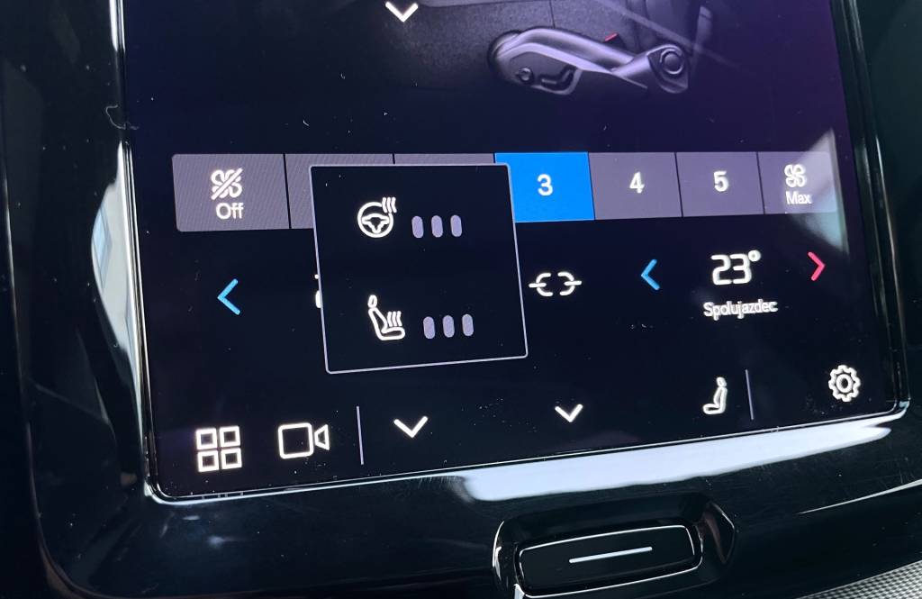 Volvo XC60 2.0 B4D mHEV AWD PLUS DARK PANORAMA HARMAN/KARDON MATRIX LED KAMERA VIRTUAL