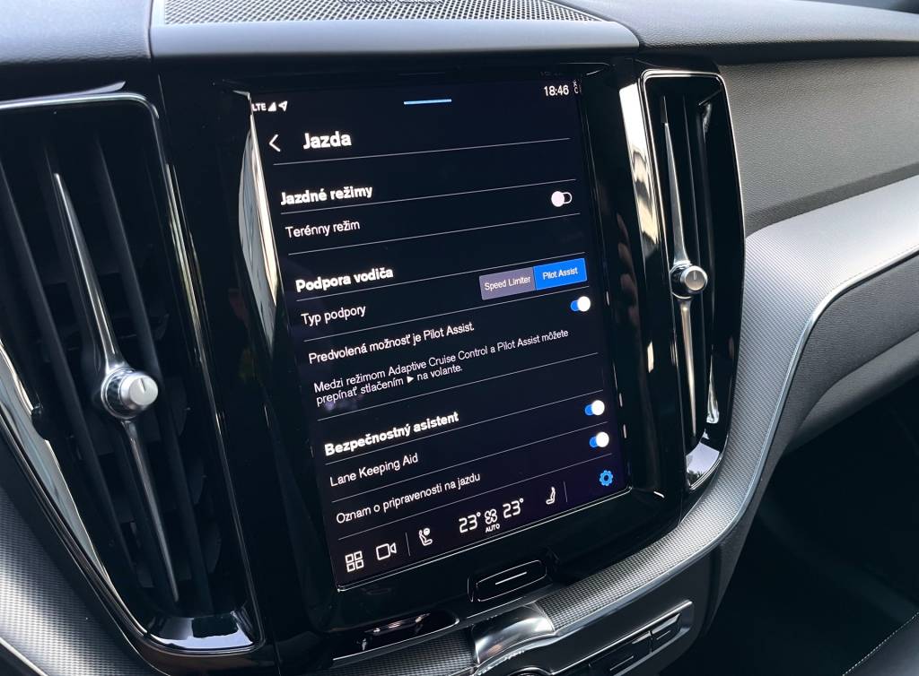 Volvo XC60 2.0 B4D mHEV AWD PLUS DARK PANORAMA HARMAN/KARDON MATRIX LED KAMERA VIRTUAL