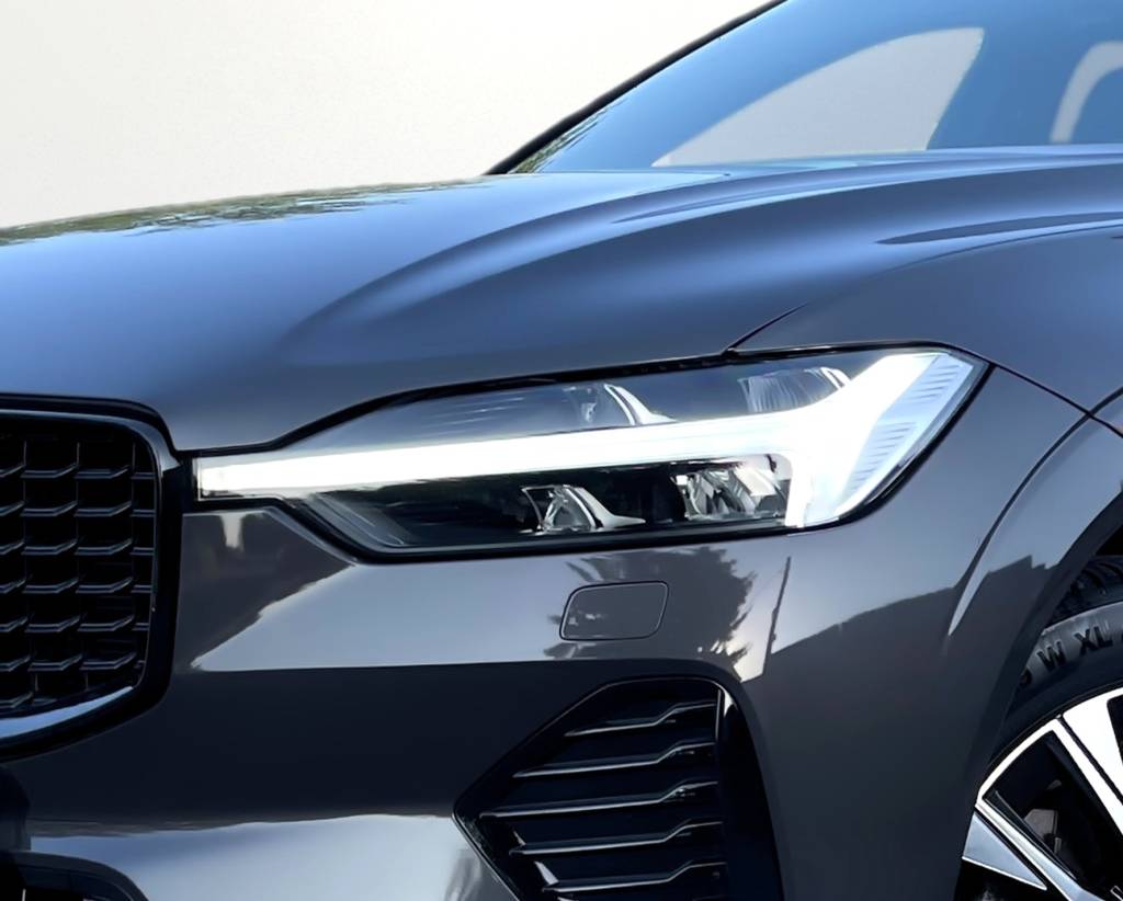 Volvo XC60 2.0 B4D mHEV AWD PLUS DARK PANORAMA HARMAN/KARDON MATRIX LED KAMERA VIRTUAL