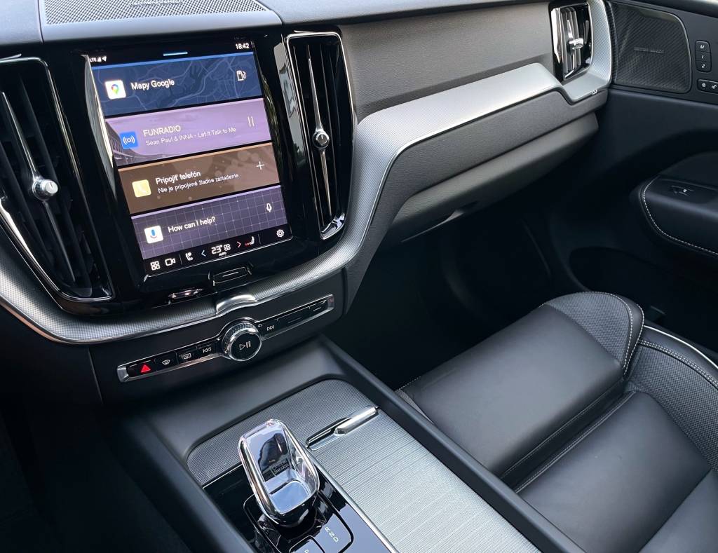 Volvo XC60 2.0 B4D mHEV AWD PLUS DARK PANORAMA HARMAN/KARDON MATRIX LED KAMERA VIRTUAL