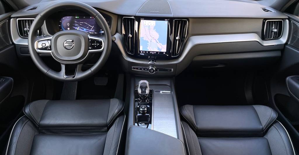 Volvo XC60 2.0 B4D mHEV AWD PLUS DARK PANORAMA HARMAN/KARDON MATRIX LED KAMERA VIRTUAL