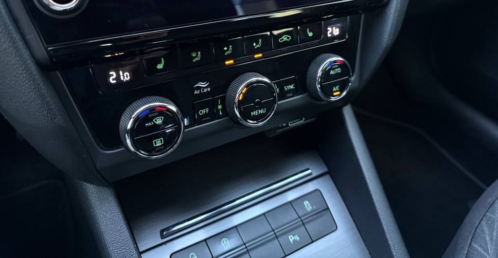 Škoda Octavia 3 Combi 2.0 TDI 4X4 CLEVER FULL LED KAMERA R18 DSG