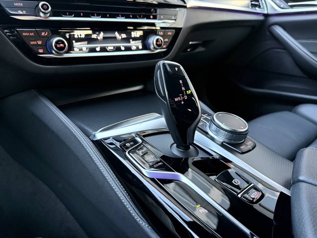 BMW Rad 5 Touring 520d mHEV xDrive ///M-PACKET MATRIX LED KAMERA VIRTUAL BLACK OPTIC PACKET