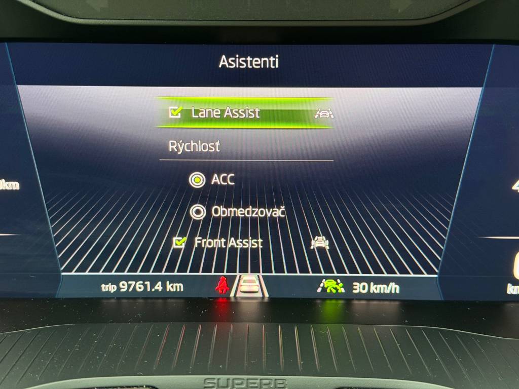 Škoda Superb Combi 2.0 TSI 4X4 LAURIN & KLEMENT CRYSTAL MATRIX WEBASTO VIRTUAL CANTON ACC DCC R19 DSG