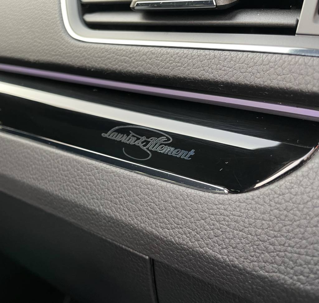 Škoda Superb Combi 2.0 TDI LAURIN & KLEMENT CRYSTAL MATRIX PANORAMA 360°KAMERA VIRTUAL MASÁŽ CANTON DSG
