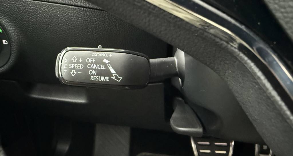 Škoda Superb Combi 2.0 TDI LAURIN & KLEMENT CRYSTAL MATRIX PANORAMA 360°KAMERA VIRTUAL MASÁŽ CANTON DSG