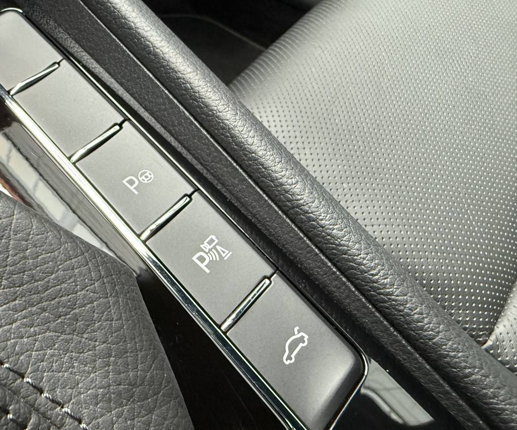 Škoda Superb Combi 2.0 TDI LAURIN & KLEMENT CRYSTAL MATRIX PANORAMA 360°KAMERA VIRTUAL MASÁŽ CANTON DSG