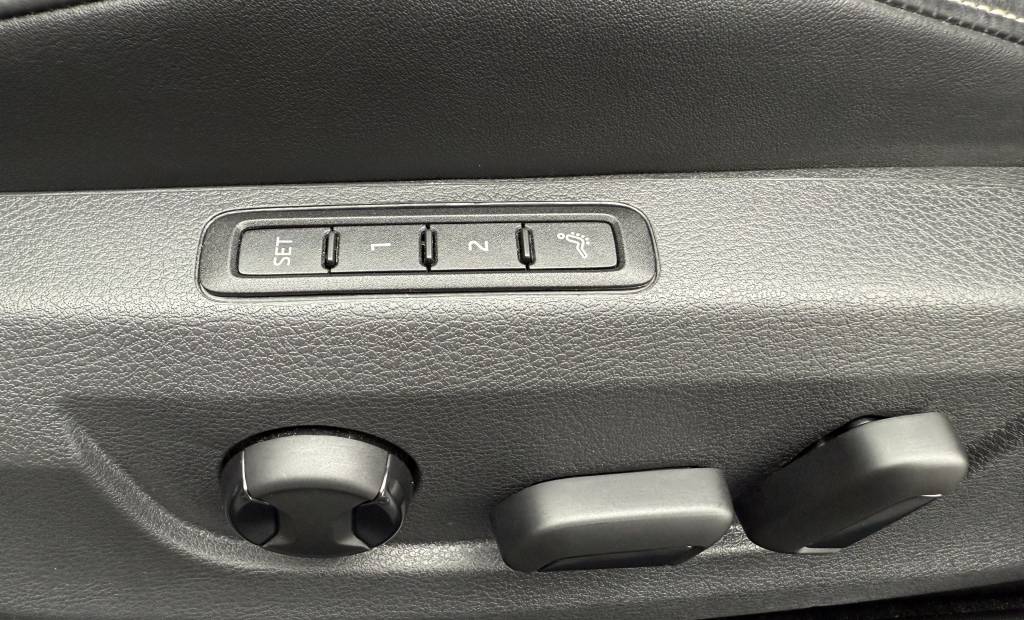 Škoda Superb Combi 2.0 TDI LAURIN & KLEMENT CRYSTAL MATRIX PANORAMA 360°KAMERA VIRTUAL MASÁŽ CANTON DSG