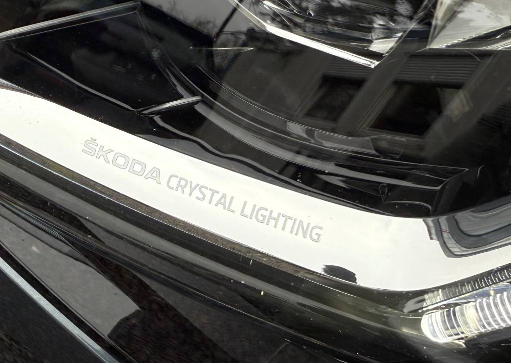 Škoda Superb Combi 2.0 TDI LAURIN & KLEMENT CRYSTAL MATRIX PANORAMA 360°KAMERA VIRTUAL MASÁŽ CANTON DSG