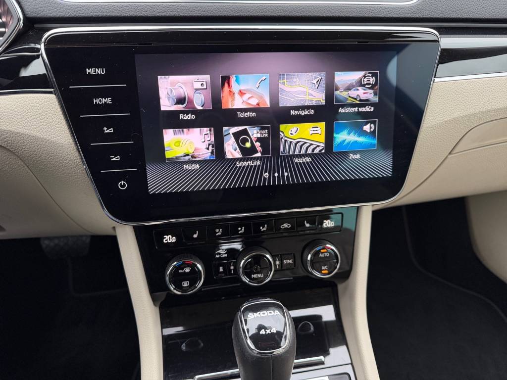 Škoda Superb Combi 2.0 TSI 4X4 LAURIN & KLEMENT CRYSTAL MATRIX WEBASTO VIRTUAL CANTON ACC DCC R19 DSG