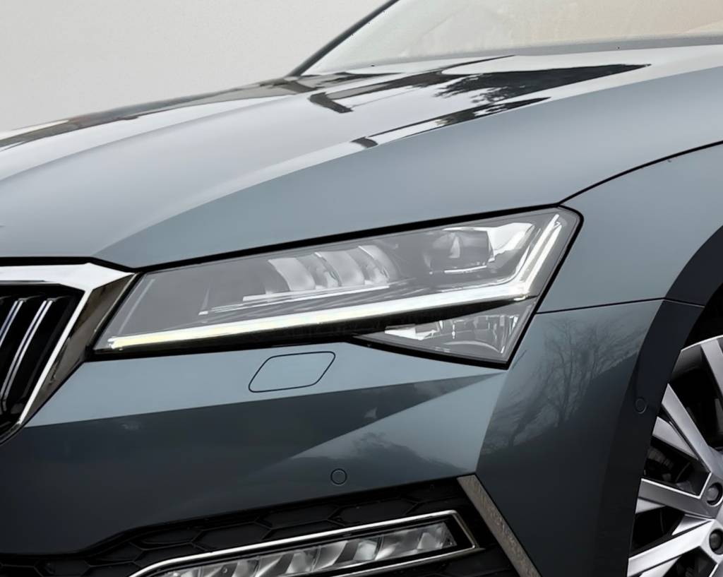 Škoda Superb Combi 2.0 TDI LAURIN & KLEMENT CRYSTAL MATRIX PANORAMA 360°KAMERA VIRTUAL MASÁŽ CANTON DSG