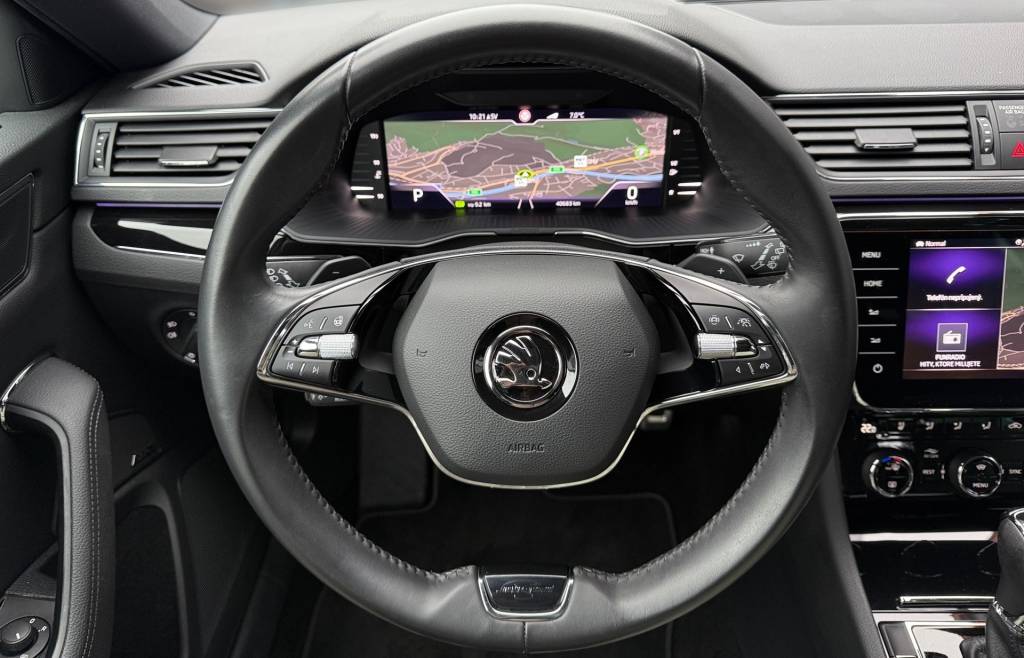 Škoda Superb Combi 2.0 TDI LAURIN & KLEMENT CRYSTAL MATRIX PANORAMA 360°KAMERA VIRTUAL MASÁŽ CANTON DSG