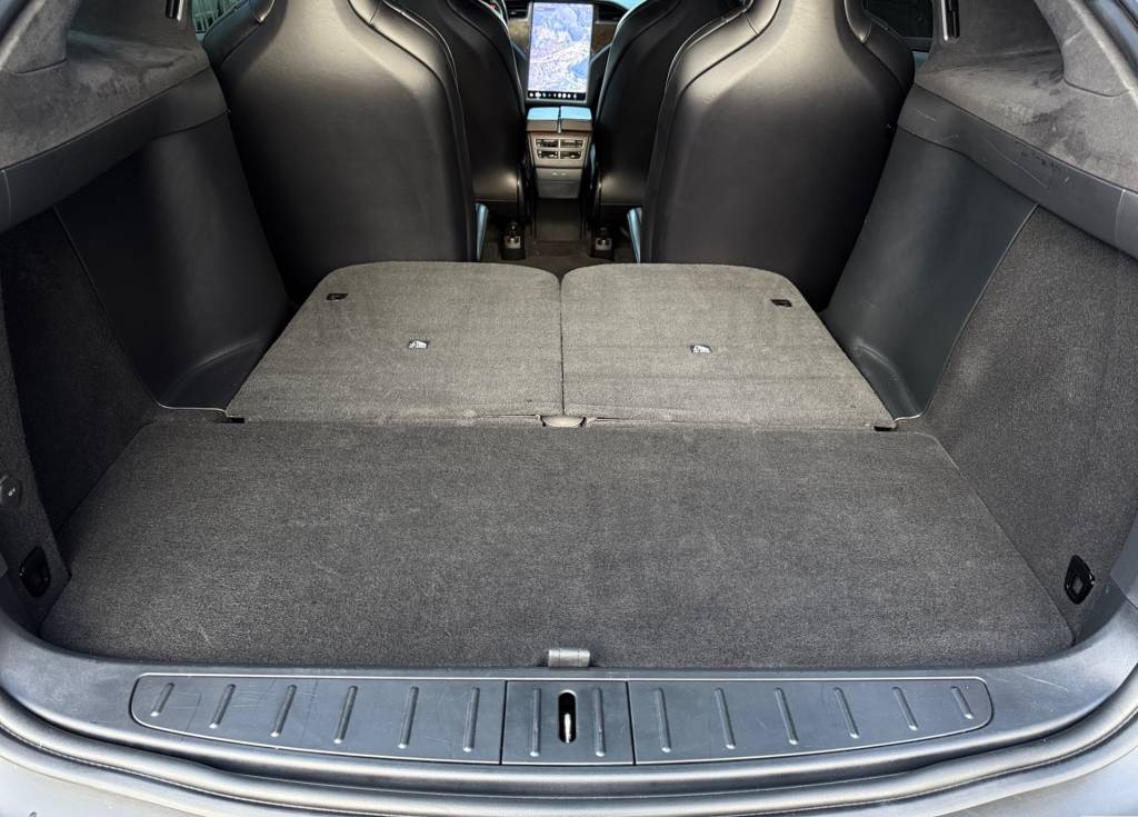 Tesla Model X LONG RANGE DUAL MOTOR 6-MIEST PREMIUM KONEKTIVITA R22 421kW