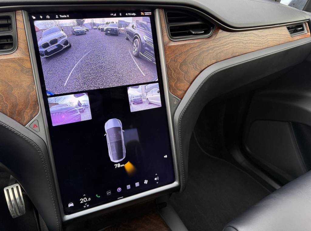 Tesla Model X LONG RANGE DUAL MOTOR 6-MIEST PREMIUM KONEKTIVITA R22 421kW