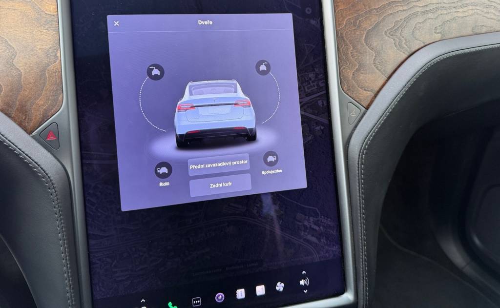 Tesla Model X LONG RANGE DUAL MOTOR 6-MIEST PREMIUM KONEKTIVITA R22 421kW