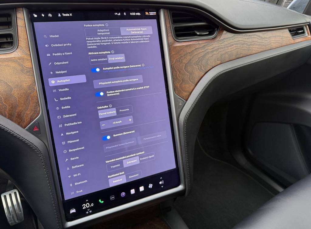 Tesla Model X LONG RANGE DUAL MOTOR 6-MIEST PREMIUM KONEKTIVITA R22 421kW