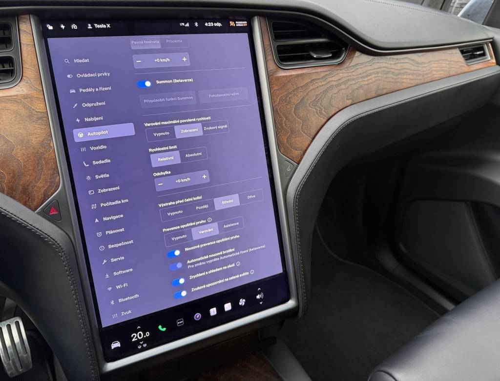 Tesla Model X LONG RANGE DUAL MOTOR 6-MIEST PREMIUM KONEKTIVITA R22 421kW