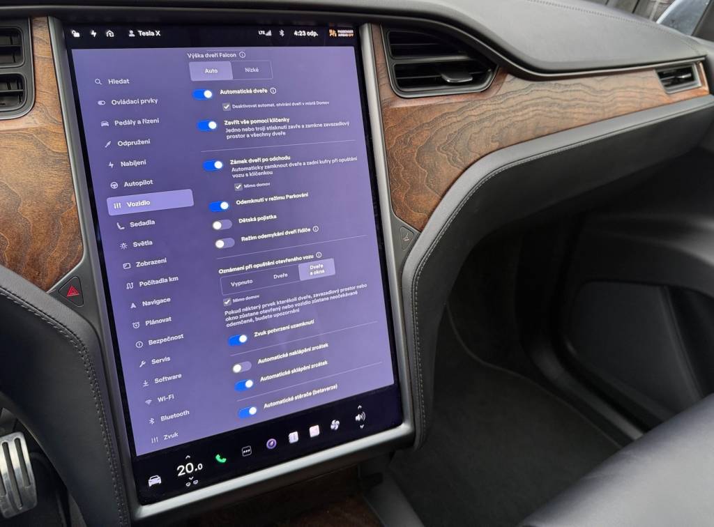 Tesla Model X LONG RANGE DUAL MOTOR 6-MIEST PREMIUM KONEKTIVITA R22 421kW