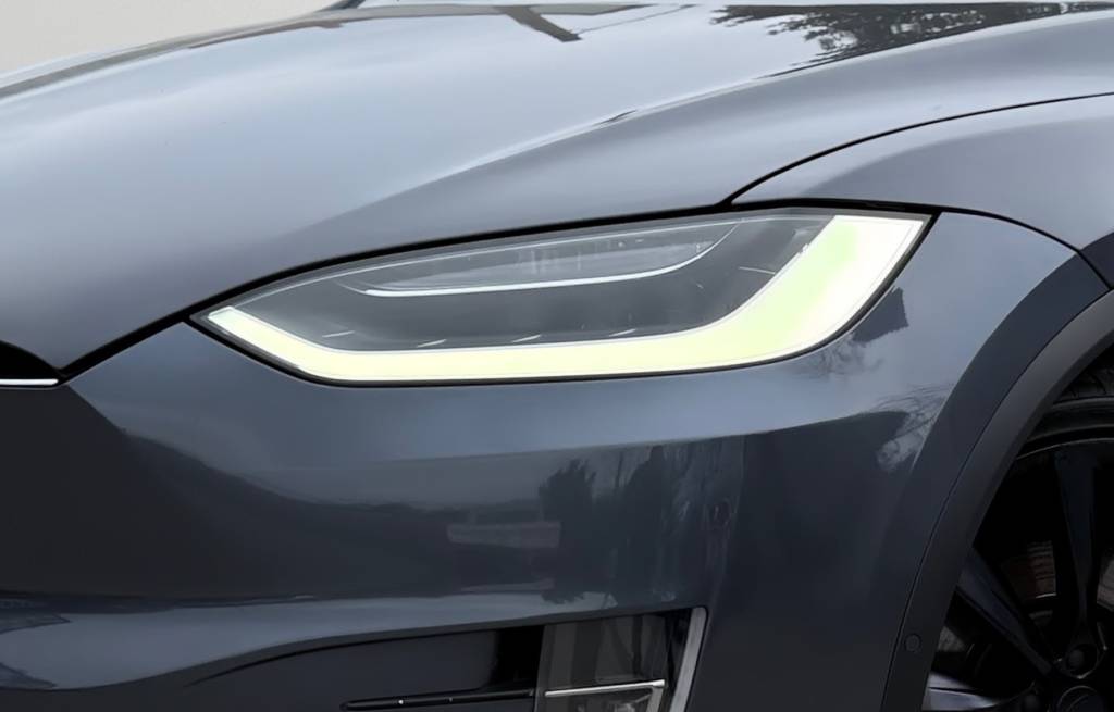 Tesla Model X LONG RANGE DUAL MOTOR 6-MIEST PREMIUM KONEKTIVITA R22 421kW