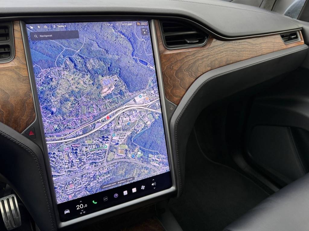 Tesla Model X LONG RANGE DUAL MOTOR 6-MIEST PREMIUM KONEKTIVITA R22 421kW