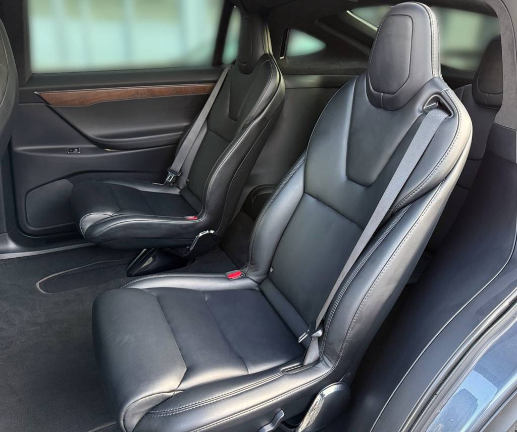 Tesla Model X LONG RANGE DUAL MOTOR 6-MIEST PREMIUM KONEKTIVITA R22 421kW