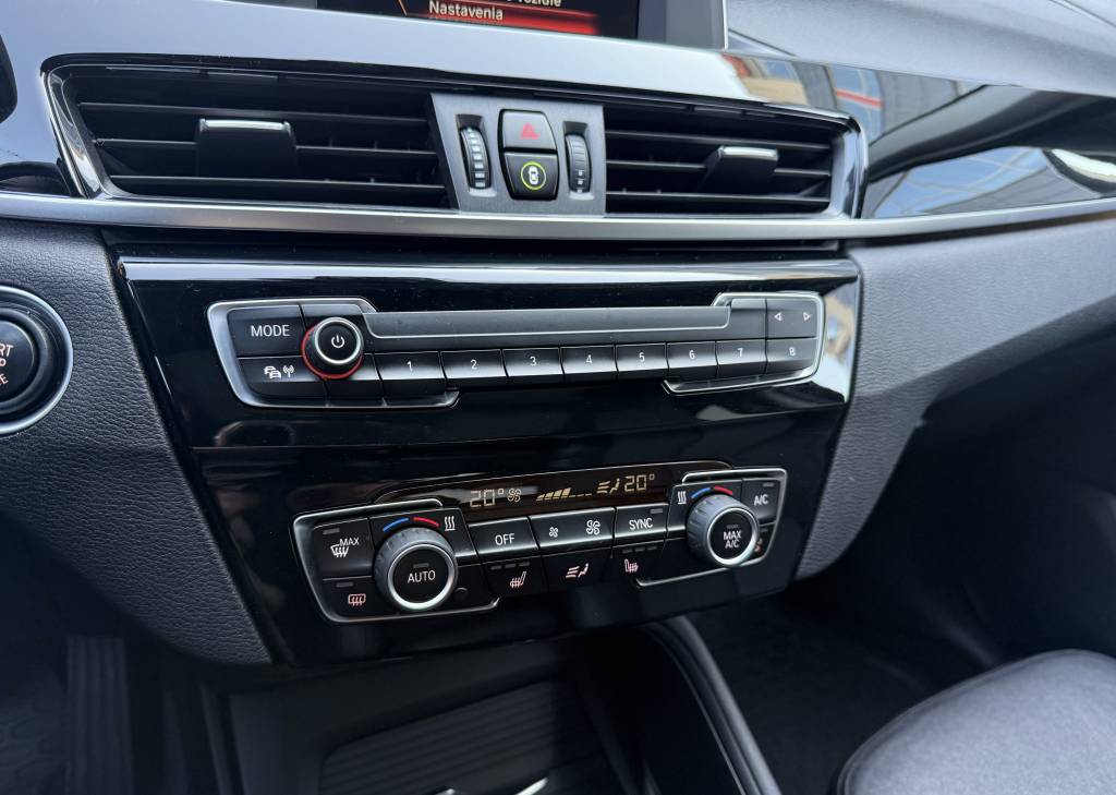 BMW X1 sDrive 2.0d PANORAMA LED ADAPTÍVNY TEMPOMAT KOŽA A/T