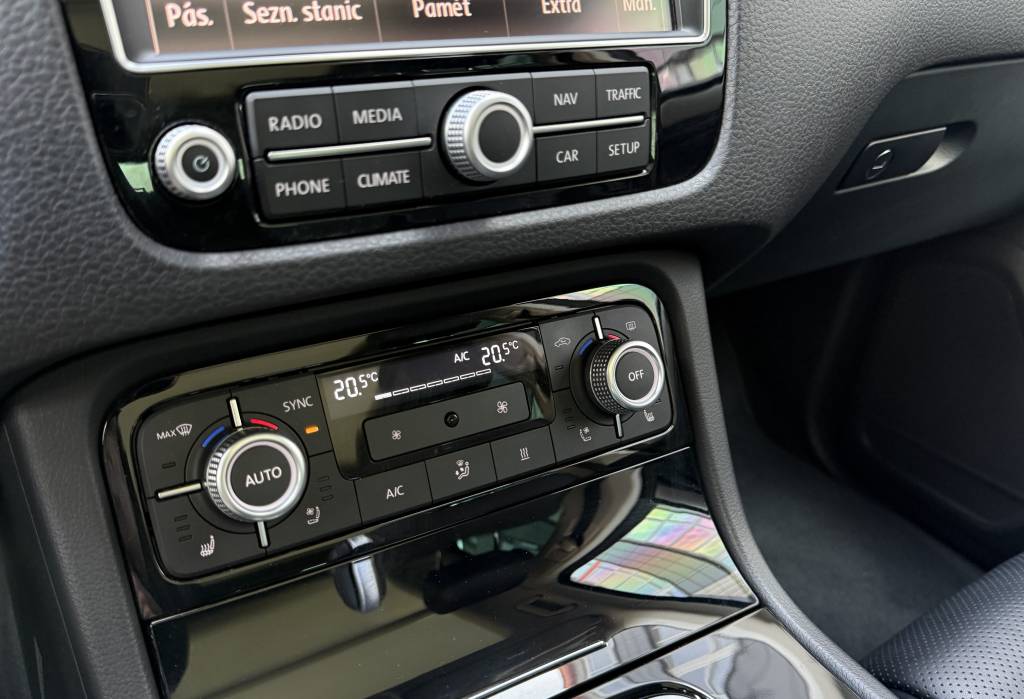 Volkswagen VW Touareg 3.0TDI V6 4MOTION 360°KAMERA WEBASTO PANORAMA RADAR DYNAUDIO