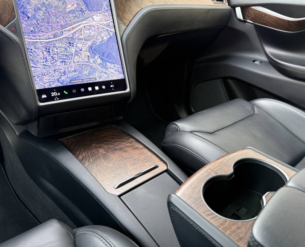 Tesla Model X LONG RANGE DUAL MOTOR 6-MIEST PREMIUM KONEKTIVITA R22 421kW