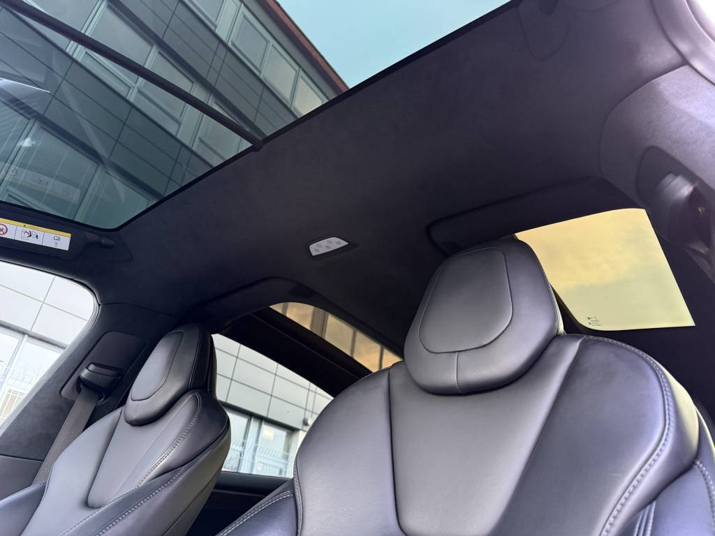 Tesla Model X LONG RANGE DUAL MOTOR 6-MIEST PREMIUM KONEKTIVITA R22 421kW