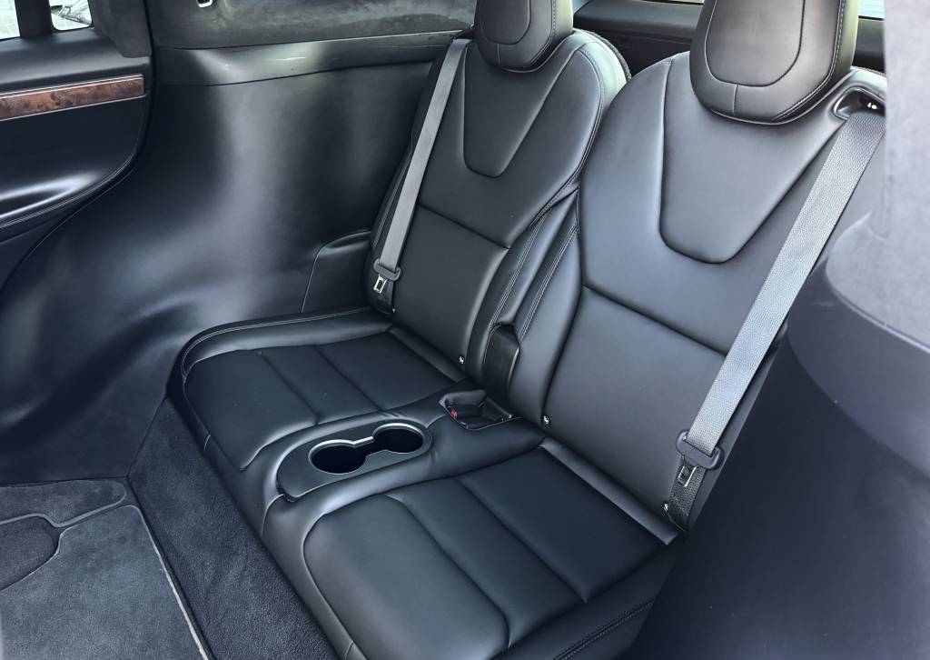 Tesla Model X LONG RANGE DUAL MOTOR 6-MIEST PREMIUM KONEKTIVITA R22 421kW