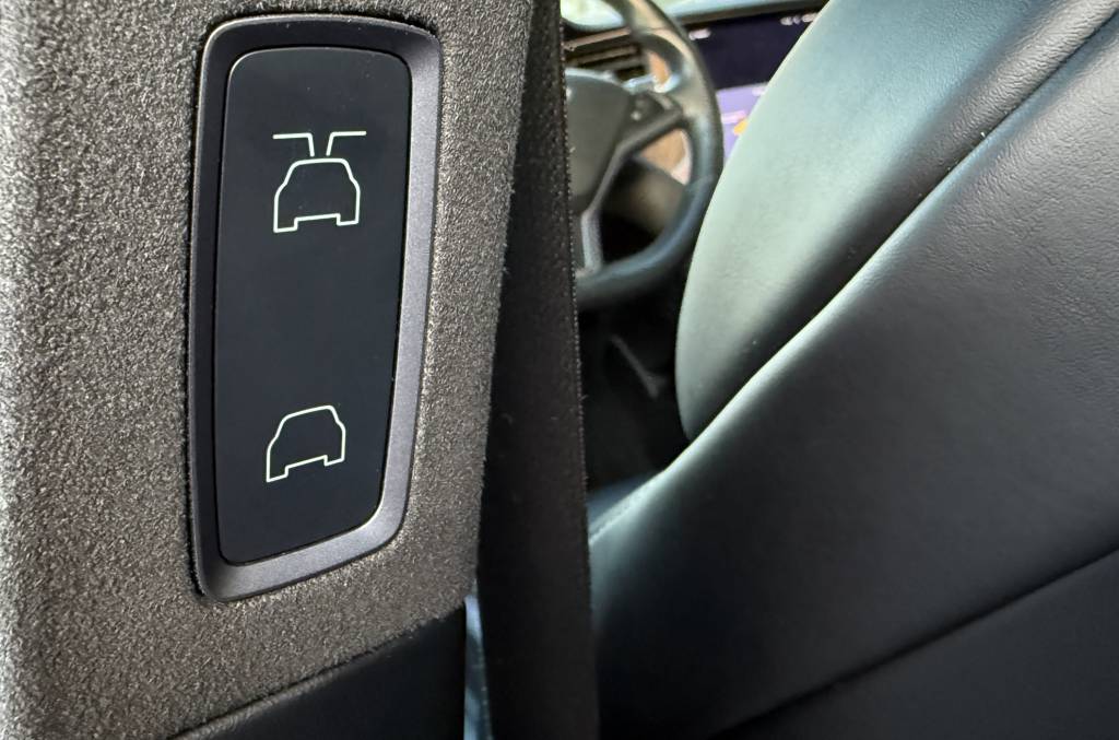 Tesla Model X LONG RANGE DUAL MOTOR 6-MIEST PREMIUM KONEKTIVITA R22 421kW