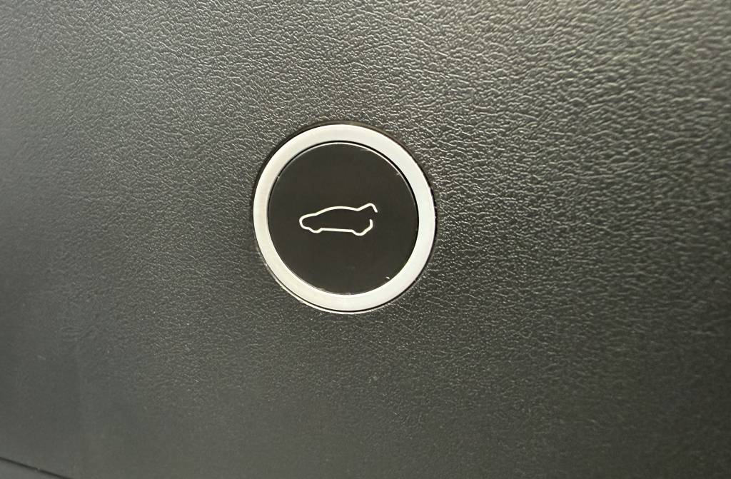 Tesla Model X LONG RANGE DUAL MOTOR 6-MIEST PREMIUM KONEKTIVITA R22 421kW