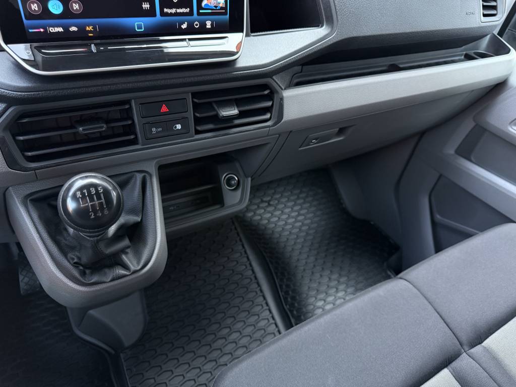 Volkswagen Crafter Dodávka 30 2.0 TDI L3 VOZIDLO V PLNEJ ZÁRUKE, 103kW, M6, 4d.