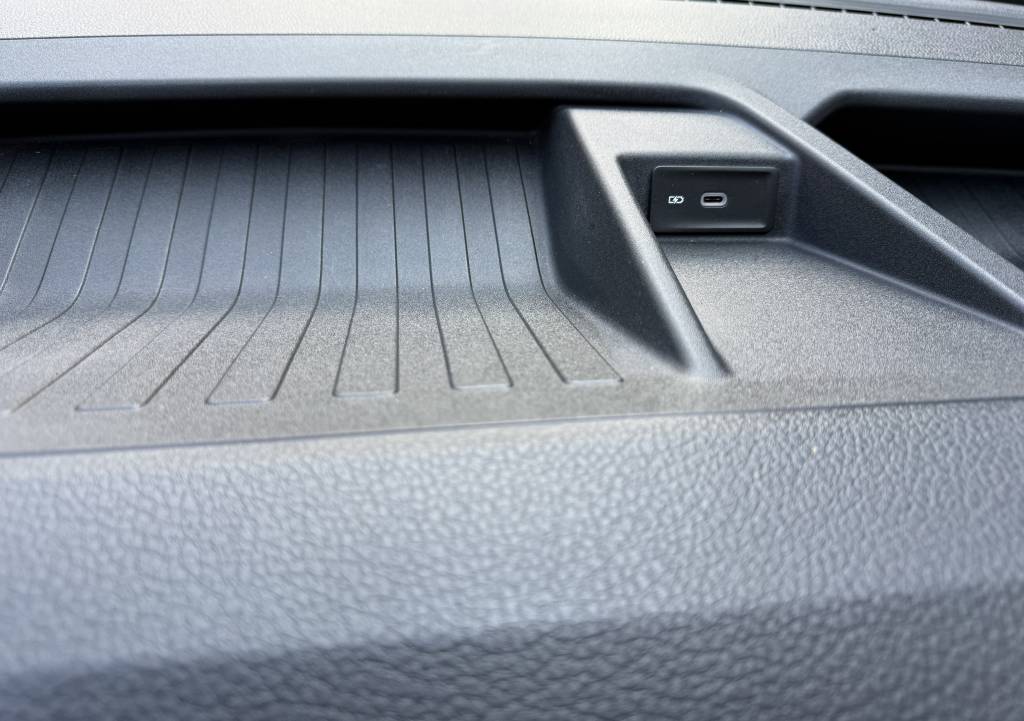 Volkswagen Crafter Dodávka 30 2.0 TDI L3 VOZIDLO V PLNEJ ZÁRUKE, 103kW, M6, 4d.